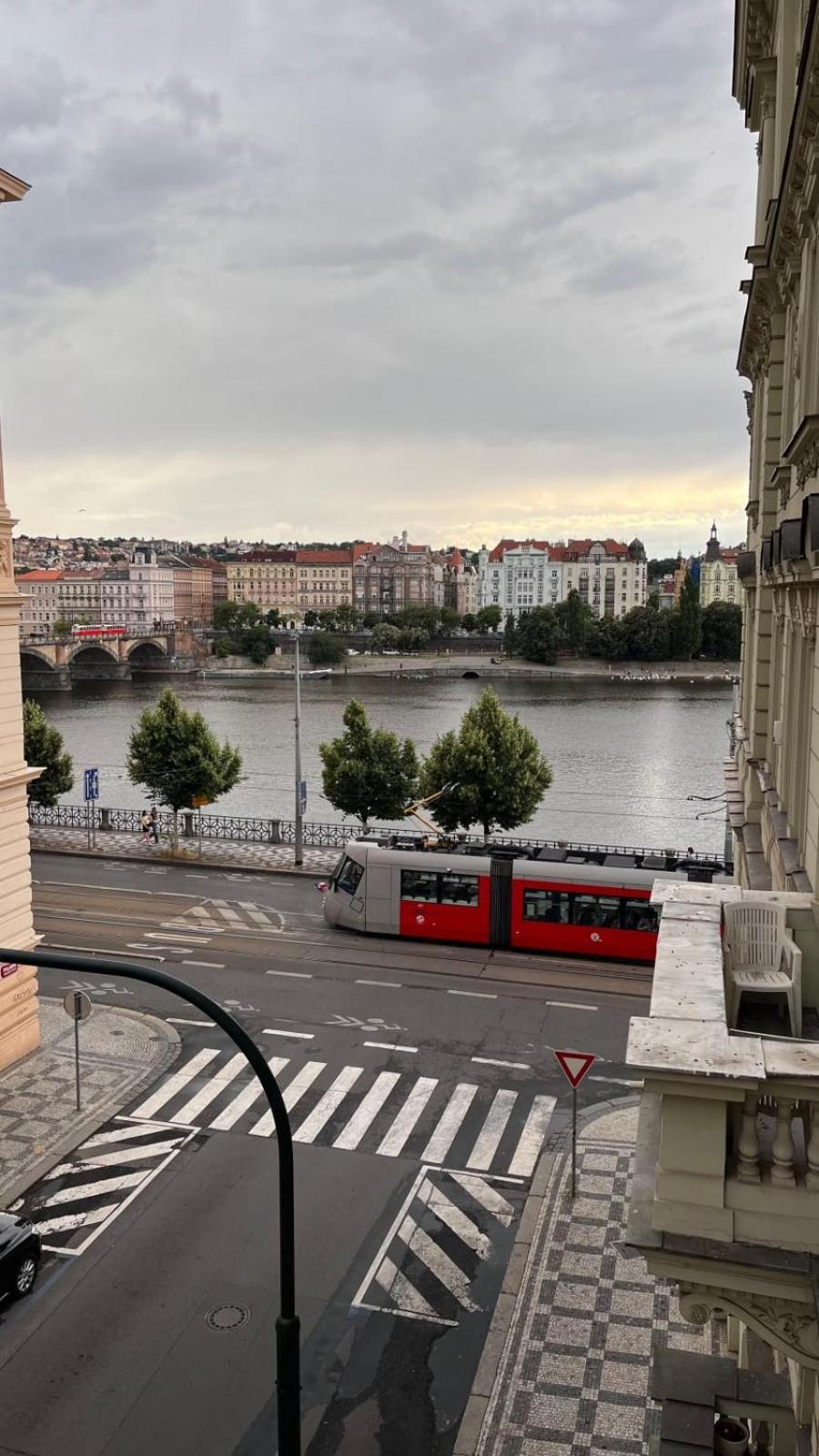 Comfortable And Cosy Apt A Few Steps From Dancing House And Naplavka Dance Praga Exterior foto
